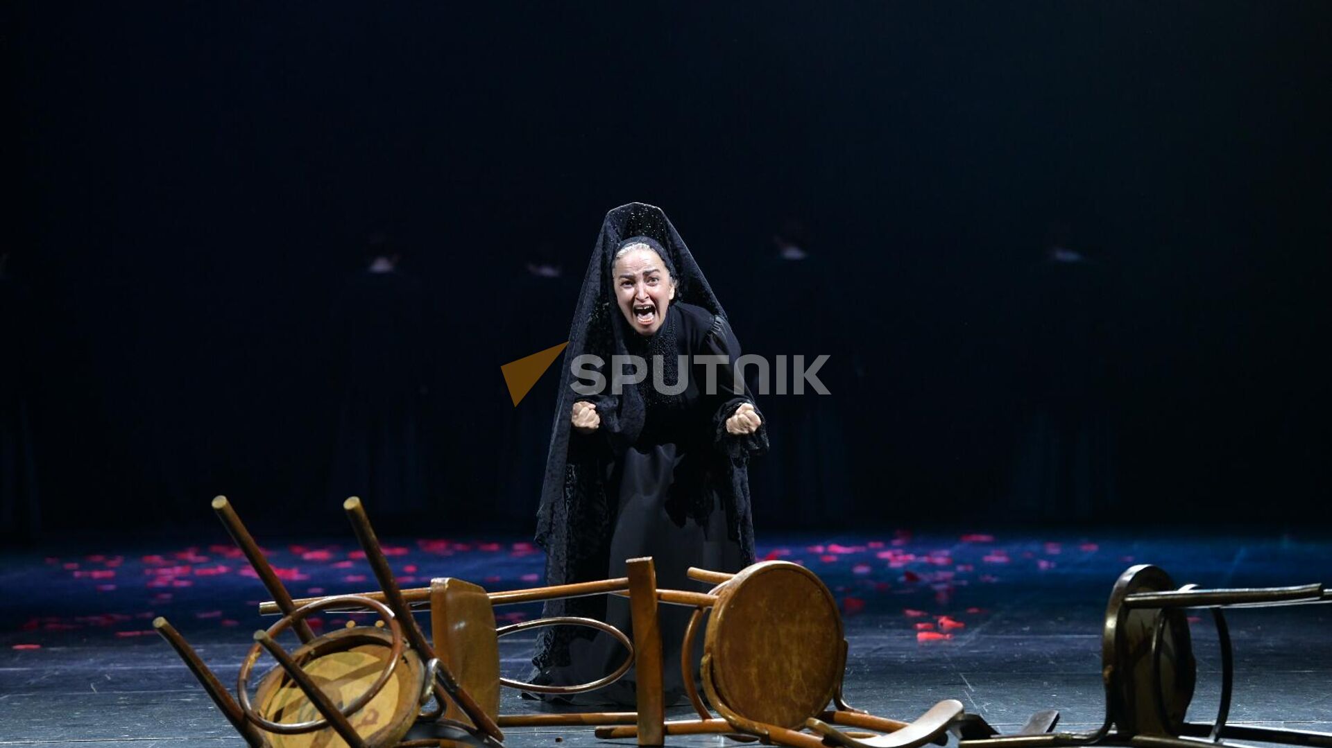 Спектакль Кровавая свадьба в молодежном театре  - Sputnik Абхазия, 1920, 02.11.2025