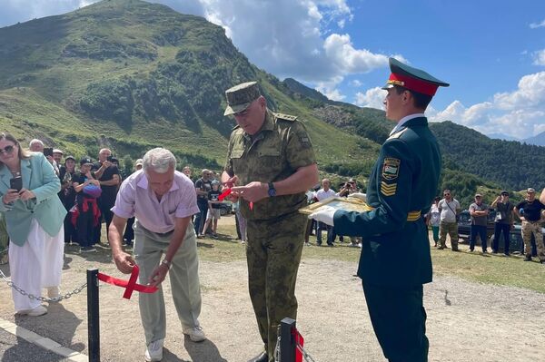 Открытие памятника на перевале Пыв - Sputnik Абхазия