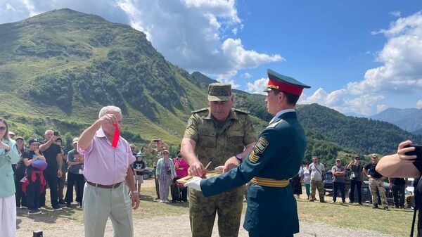 Связь времен: открытие памятника советским воинам на перевале Пыв - Sputnik Абхазия
