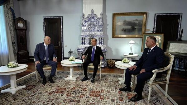 К признанию независимости: как прошла встреча Бжания, Гаглоева и Медведева - Sputnik Абхазия