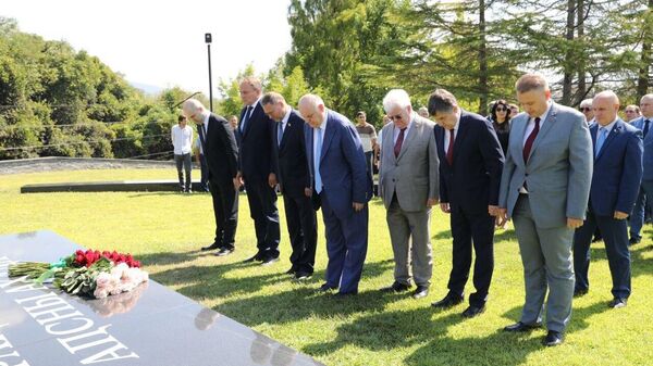 Память первого президента Абхазии почтили в селе Эшера - Sputnik Абхазия