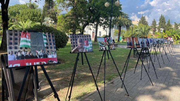 Фотовыставка к 15-летию признания независимости Абхазии, открылась в Сухуме - Sputnik Аҧсны