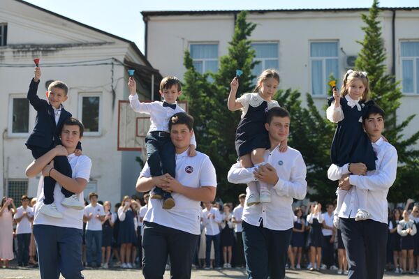 В этом году в Абхазии открылось 153 школы. - Sputnik Абхазия