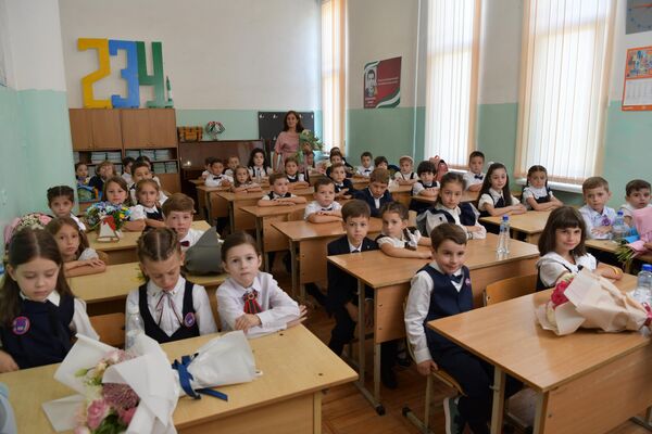 Всего по всей республике пошли в школу более 29 тысяч учеников. - Sputnik Абхазия