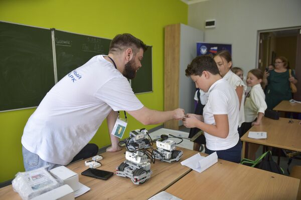 Мастер-классы детского технопарка Кванториум открылись в Абхазии - Sputnik Абхазия