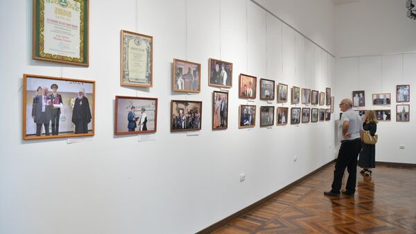 Фотовыставка “Путь поэта” в ЦВЗ к 85-летию Мушни Ласурия - Sputnik Абхазия