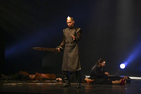Спектакль Золотое руно в абхазском драмтеатре  - Sputnik Абхазия