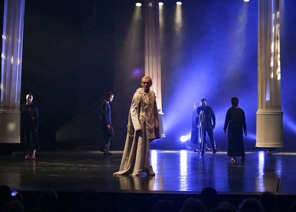 Премьера музыкального спектакля &quot;Золотое руно&quot; состоялась в Абхазском драмтеатре. - Sputnik Абхазия