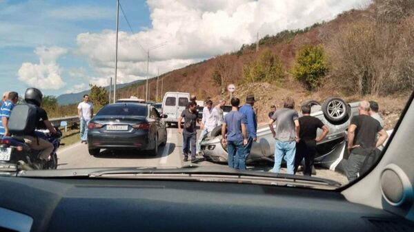 Произошла авария на 102 км трассы Псоу-Ингур  - Sputnik Абхазия