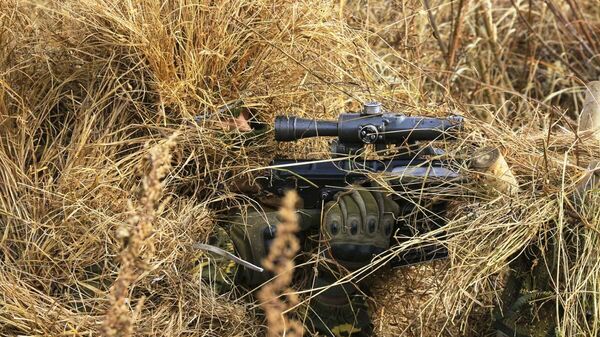 Снайперы ЮВО в Абхазии выполнили боевые стрельбы из винтовок СВ-98, СВД и ВСС Винторез - Sputnik Абхазия