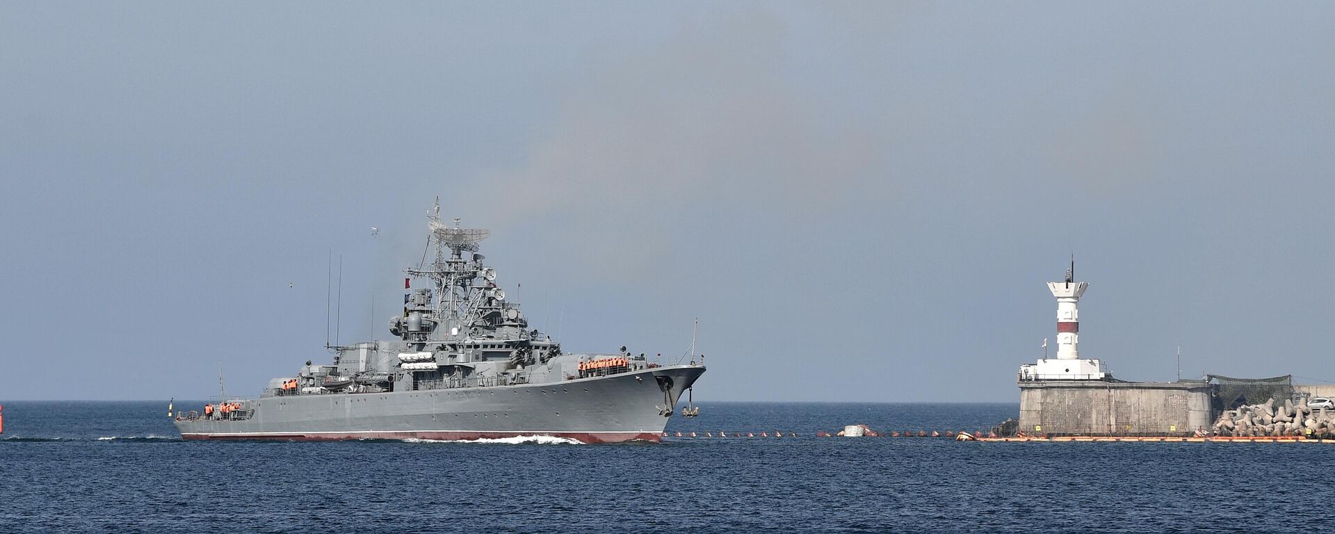 Военный корабль Черноморского флота РФ в Севастопольской бухте. - Sputnik Абхазия, 1920, 06.08.2025