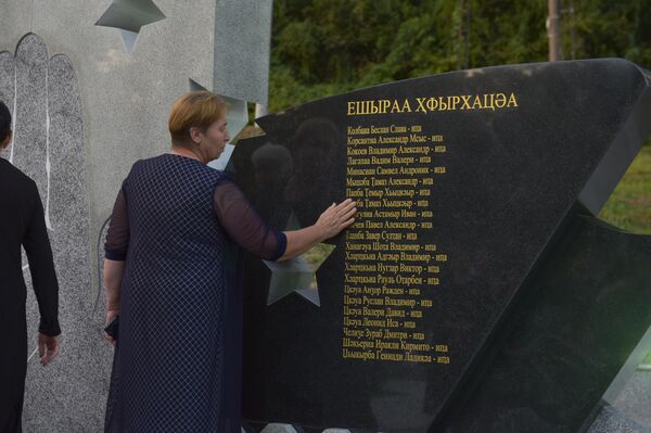 Открытие памятника в Нижней Эшере войнам погибшим ОВНА - Sputnik Абхазия