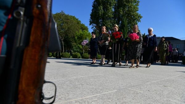 Церемония возложения к памятники в Парке Славы  - Sputnik Абхазия
