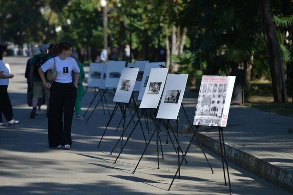 27 сентября в городе было открыто несколько выставок с архивными фотографиями. - Sputnik Абхазия