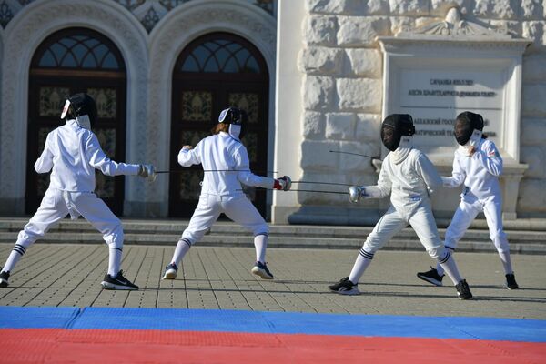 Спортсмены демонстрировали свои успехи в фехтовании... - Sputnik Абхазия