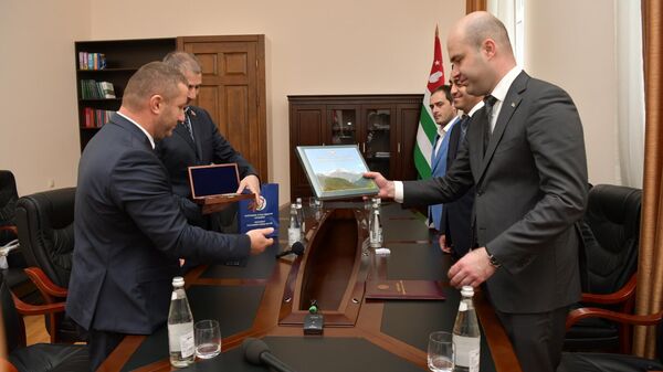 Лаша Ашуба провел встречу с делегацией Республики Южная Осетия - Sputnik Аҧсны