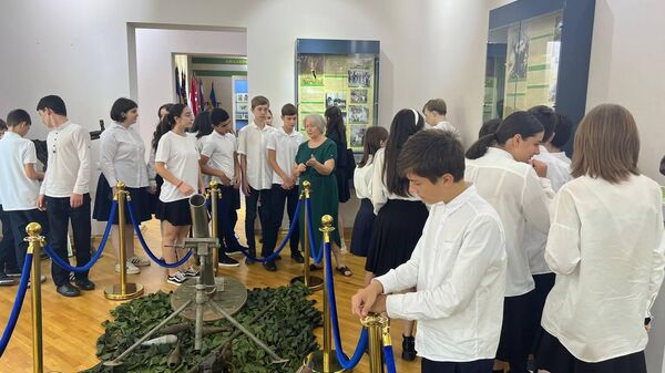Более 200 детей посетили экскурсии в честь 30-летия Дня Победы и Независимости Абхазии - Sputnik Абхазия