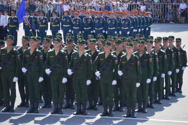 В параде были задействованы все части и подразделения Министерства обороны Абхазии и силовых структур республики. - Sputnik Абхазия