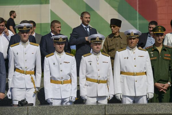 Военный парад на площади Свободы в Сухуме - Sputnik Абхазия