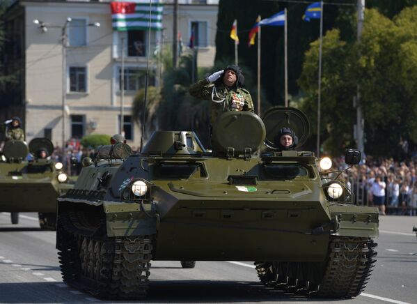 Более ста единиц танков получила Абхазия в качестве трофея после победы над Грузией. - Sputnik Абхазия