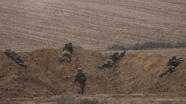 Израильские солдаты занимают позиции возле израильской границы  - Sputnik Аҧсны