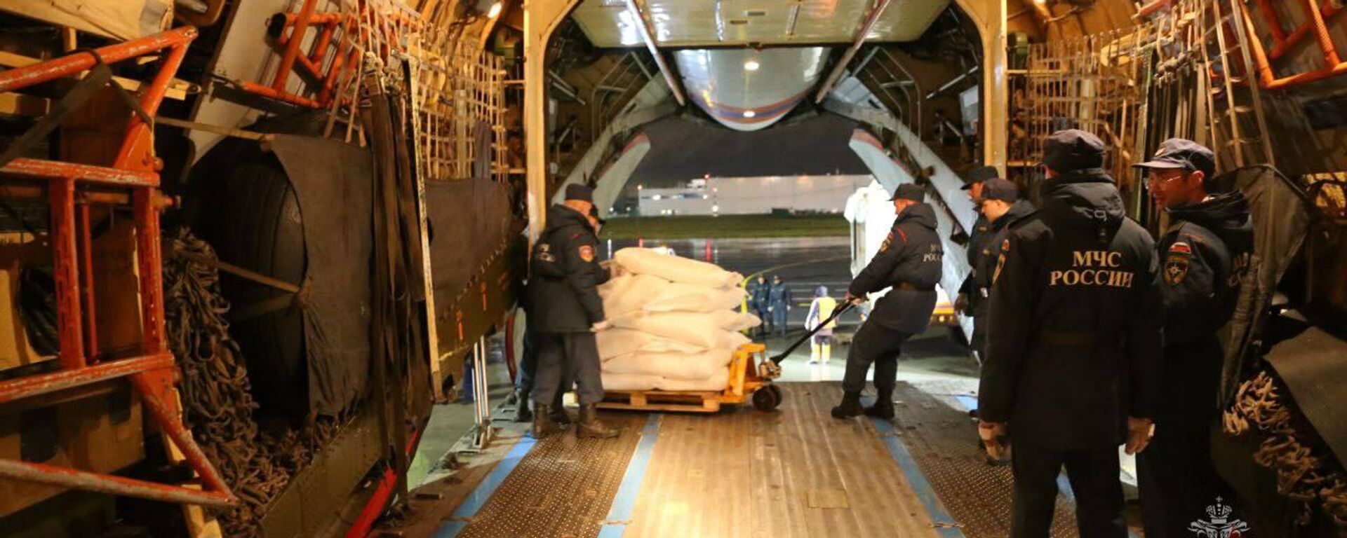 МЧС России доставит 27 тонн гуманитарной помощи в сектор Газа - Sputnik Абхазия, 1920, 19.10.2023