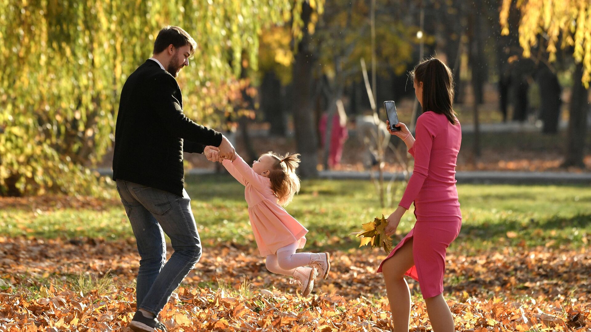 Осень в Симферополе Осень в Симферополе - Sputnik Абхазия, 1920, 17.02.2026