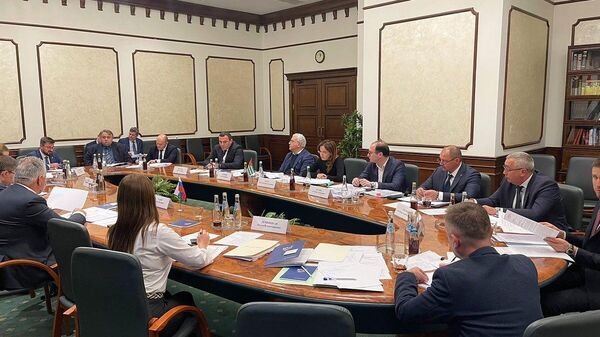 Встреча замглавы ведомства Игоря Чалика и вице-премьер, министр экономики Абхазии Кристина Озган - Sputnik Аҧсны