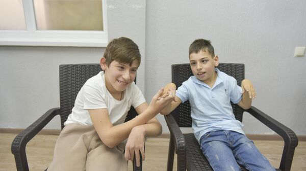 Шанс на первые шаги: Ашана собирает деньги для детей с ДЦП - Sputnik Абхазия