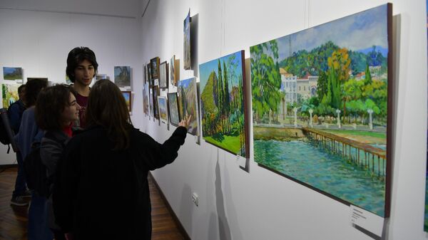 Выставка участников арт-пленэра Краски осени  - Sputnik Абхазия