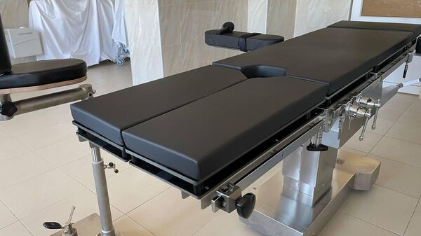 Новый ортопедический хирургический стол подарили Республиканской детской больнице  - Sputnik Абхазия