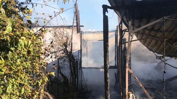 Частный дом полностью выгорел на улице Аптечной в Гагре - Sputnik Абхазия