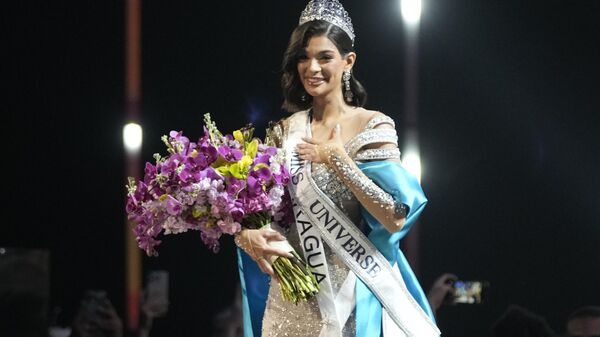 Мисс Никарагуа Шейннис Паласиос реагирует на корону Мисс Вселенная на 72-м конкурсе красоты Мисс Вселенная в Сан-Сальвадоре - Sputnik Абхазия
