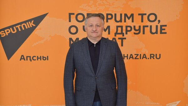 Главный четверг: Эшба о жизнедеятельности Сухума и планах по его развитию  - Sputnik Абхазия