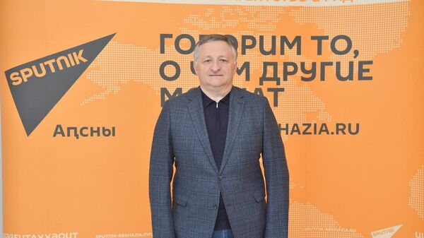 Экономика, соцвыплаты и бюджет: интервью с главой Сухума Бесланом Эшба - Sputnik Абхазия