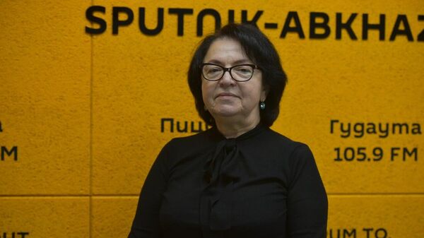 Такие обстоятельства: Топчьян о борьбе с насилием над женщинами в Абхазии  - Sputnik Абхазия