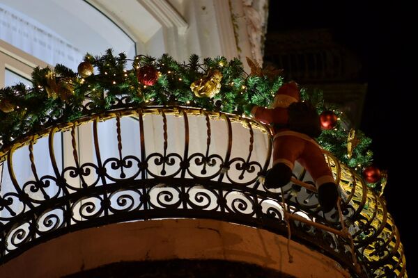 Перед Новым  годом преобразились и сухумские балконы. - Sputnik Абхазия