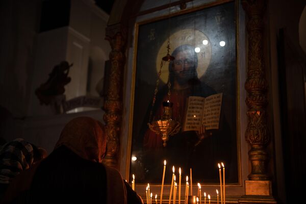 Рождественское богослужение прошло в Абхазии в ночь с 6 на 7 января. - Sputnik Абхазия