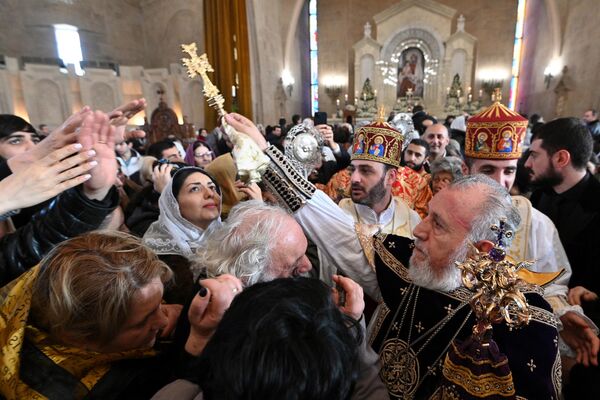 Православные отмечают Рождество в соборе Святого Григория Просветителя в Ереване. - Sputnik Абхазия