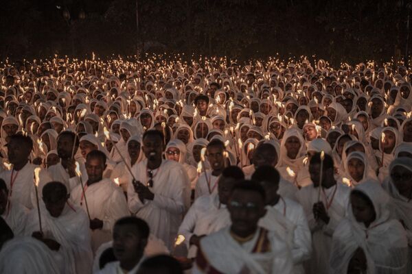 Рождественские торжества проходят и в далекой Эфиопии и ежегодно собирают тысячи верующих. - Sputnik Абхазия