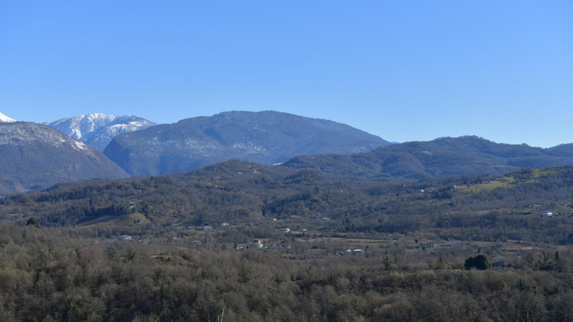 Заснеженные вершины Заснеженные вершины - Sputnik Абхазия, 1920, 22.01.2026