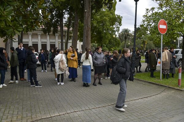 Учеников и преподавателей эвакуировали. - Sputnik Абхазия