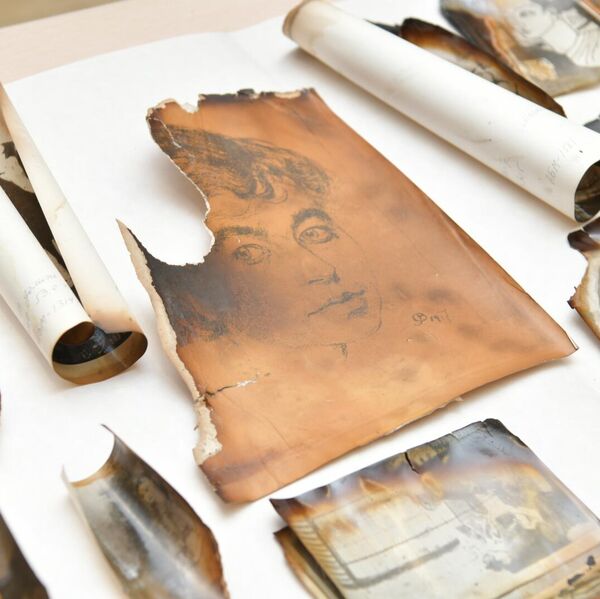 Российские реставраторы приступили к осмотру картин, уцелевших при пожаре в здании Союза художников 21 января. - Sputnik Абхазия