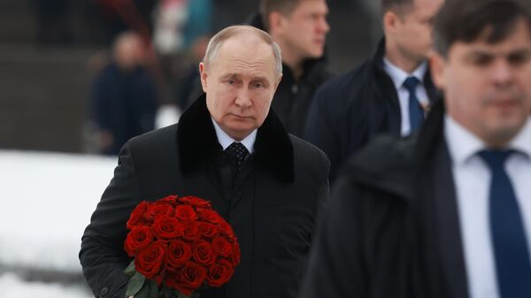 Церемония возложения венка к монументу Мать-Родина в Санкт-Петербурге - Sputnik Абхазия
