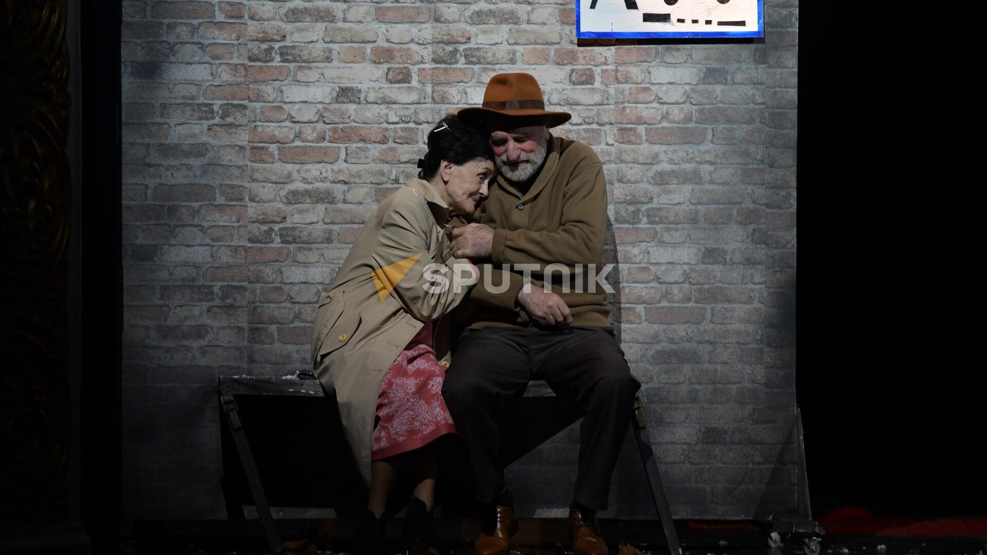 Спектакль приурочен к 150-летию Народного поэта Абхазии Дмитрия Гулиа в драмтеатре Он и Она  - Sputnik Аҧсны, 1920, 29.03.2026