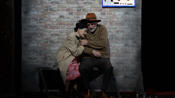 Спектакль приурочен к 150-летию Народного поэта Абхазии Дмитрия Гулиа в драмтеатре Он и Она  - Sputnik Аҧсны