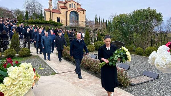 Церемония возложения цветов в память о Сергее Багапш прошла в Джгерде  - Sputnik Аҧсны