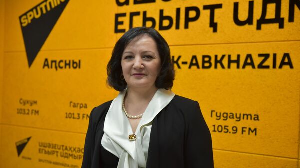 Гицба: стремление женщин стать сильным полом, ведет к самоуничтожению  - Sputnik Абхазия