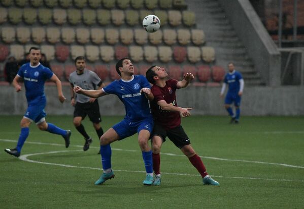 Первый матч футбольного сезона проходил под дождем. - Sputnik Абхазия