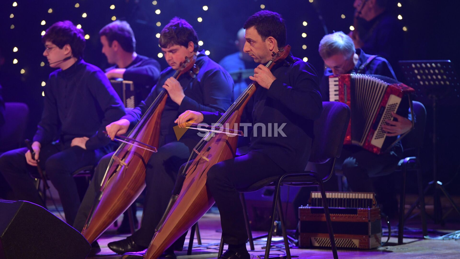 Оркестр народных инструментов имени Отара Хунцария выступил с отчетным концертом  - Sputnik Абхазия, 1920, 26.04.2026